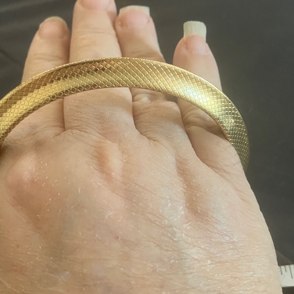 Elegant Gold-Tone Bangle Bracelet